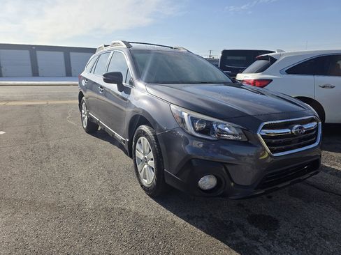 Used 2018 Subaru Outback 2.5i Premium image 2