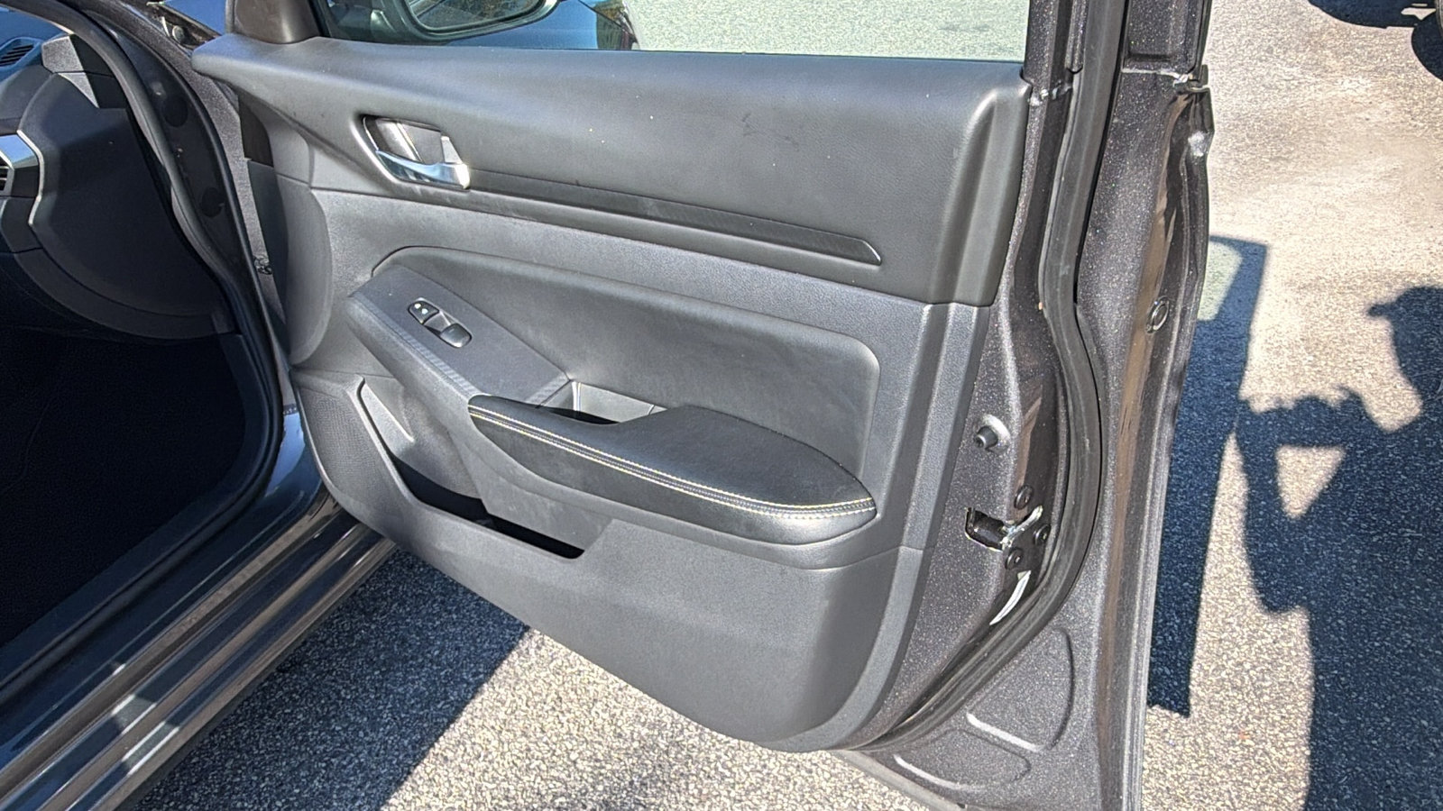 Used 2025 Nissan Altima 2.5 SV FWD image 18