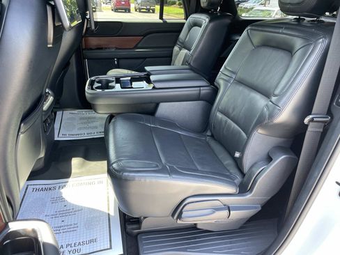 Used 2022 Lincoln Navigator L Reserve w/ Monochromatic Package RWD image 16