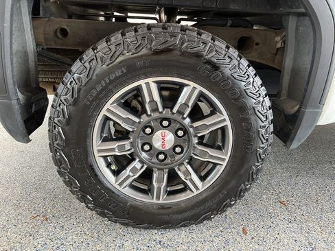 Used 2024 GMC Sierra 1500 AT4 w/ Technology Package AWD/4WD image 34