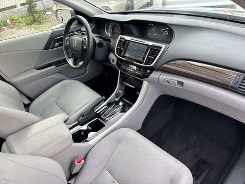 Used 2017 Honda Accord EX-L image 12