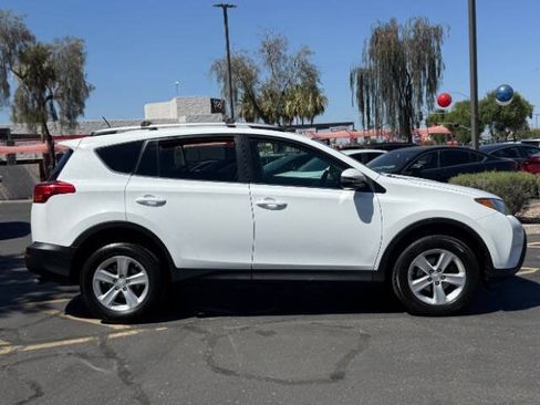 Used 2013 Toyota RAV4 XLE FWD image 2