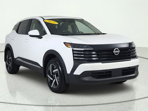 Used 2025 Nissan Kicks SV FWD image 1