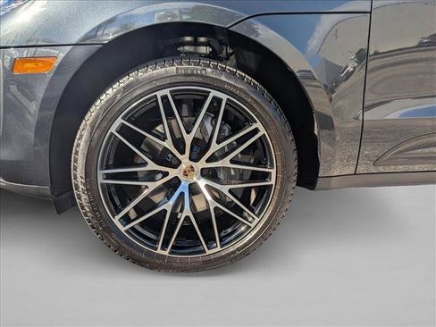 Used 2024 Porsche Macan image 25