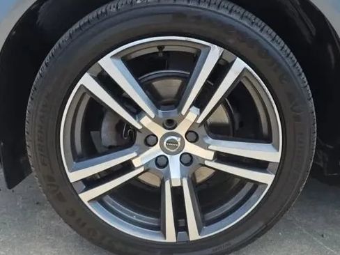 Used 2018 Volvo XC60 T5 Momentum w/ Vision Package AWD/4WD image 52