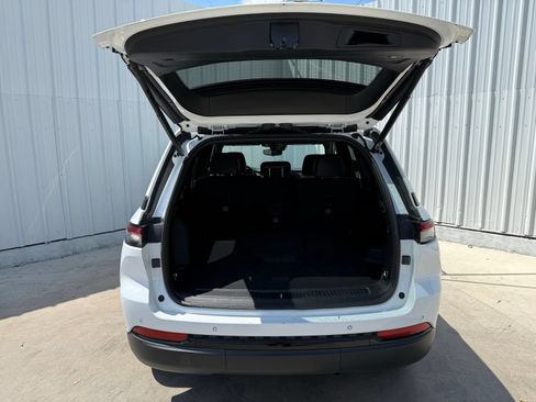 Used 2024 Jeep Grand Cherokee Altitude RWD image 8