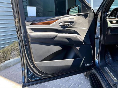 Used 2021 Cadillac Escalade Premium Luxury RWD image 20