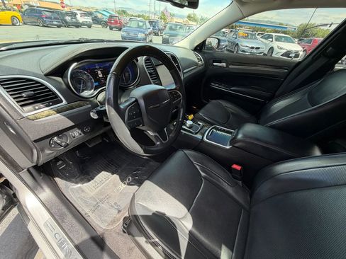 Used 2016 Chrysler 300 C RWD image 10