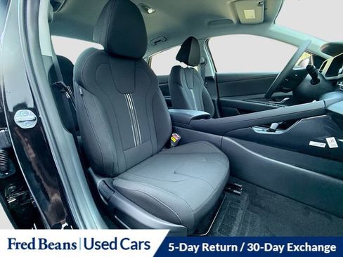Used 2025 Hyundai Elantra Blue image 28