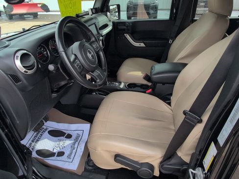 Used 2018 Jeep Wrangler Unlimited Sahara w/ Dual Top Group image 17