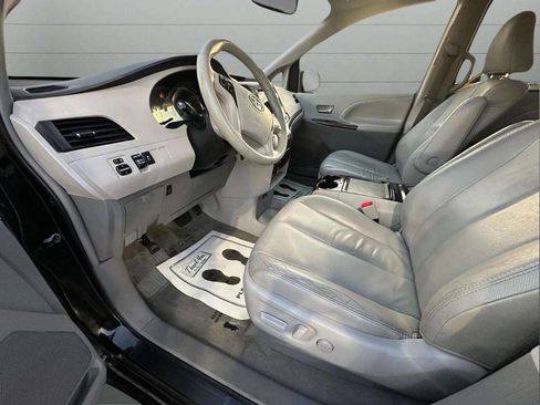 Used 2012 Toyota Sienna Limited image 10