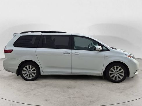 Used 2017 Toyota Sienna Limited Premium AWD/4WD image 4