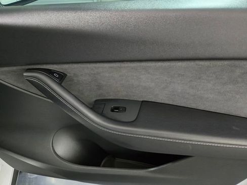 Used 2021 Tesla Model Y Long Range image 24