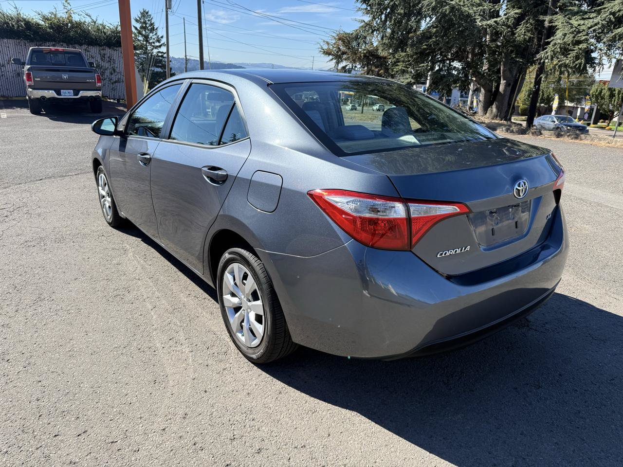 Used 2015 Toyota Corolla LE FWD image 11