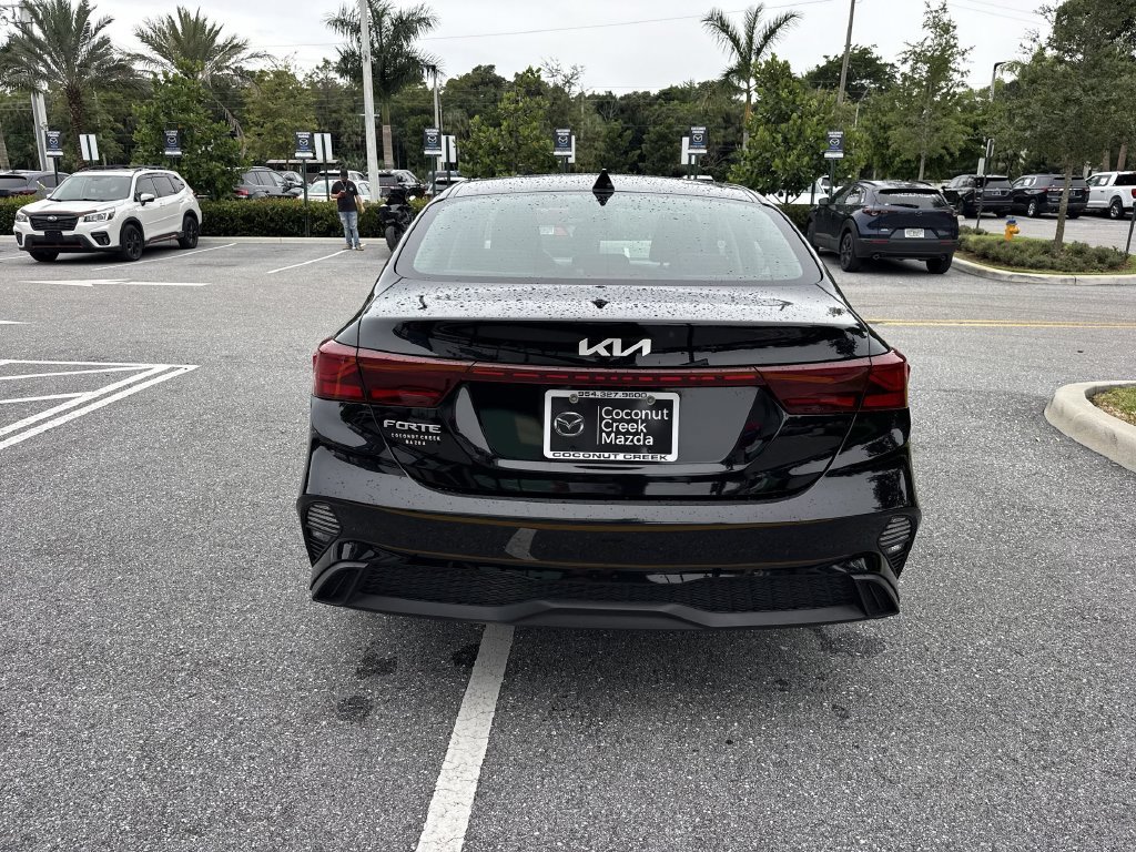 Used 2023 Kia Forte LXS w/ LXS Technology Package FWD image 2