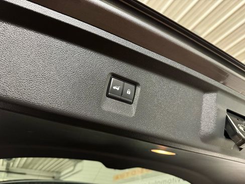 Used 2023 INFINITI QX60 Luxe w/ Performance Audio Package image 40