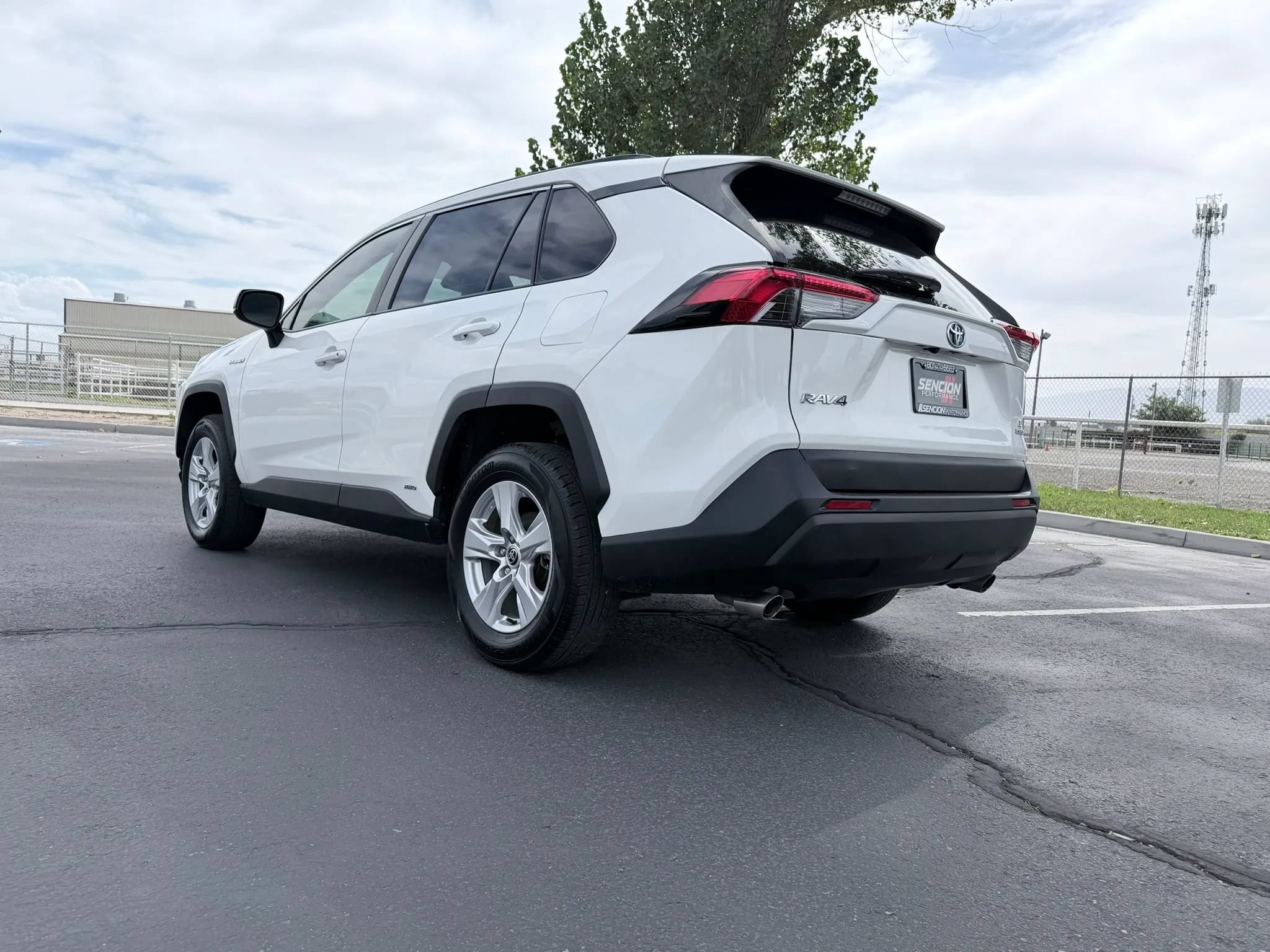 Used 2021 Toyota RAV4 LE AWD/4WD image 7