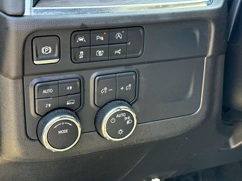 Used 2025 Chevrolet Suburban LT AWD/4WD image 28