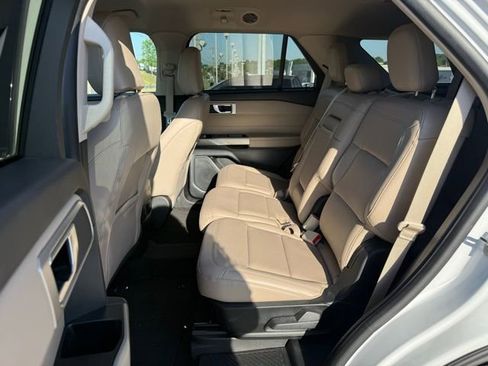 Used 2023 Ford Explorer XLT w/ Equipment Group 202A AWD/4WD image 15