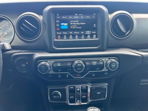 Used 2018 Jeep Wrangler Unlimited Sport S AWD/4WD image 25
