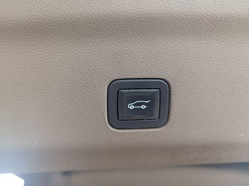 Used 2022 GMC Yukon XL Denali w/ Denali Premium Package AWD/4WD image 11