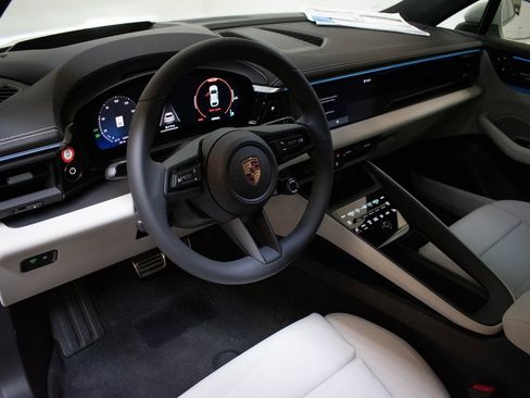 Used 2025 Porsche Macan 4S Electric image 4