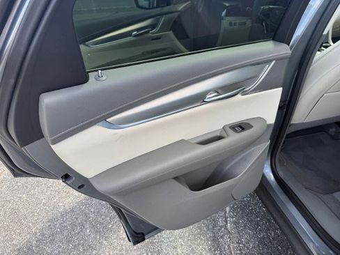 Used 2021 Cadillac XT5 Premium Luxury image 7