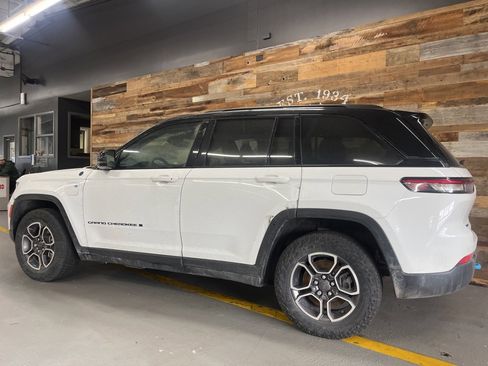 Used 2022 Jeep Grand Cherokee Trailhawk image 11