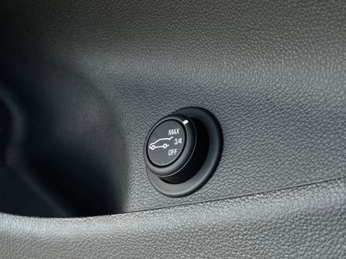 Used 2017 Buick Envision Essence FWD image 19