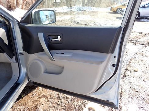 Used 2014 Nissan Rogue S image 22