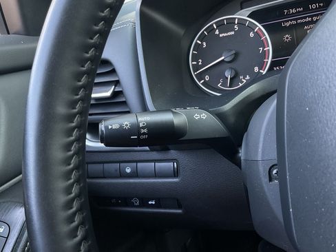 Used 2025 Nissan Rogue SV FWD image 31