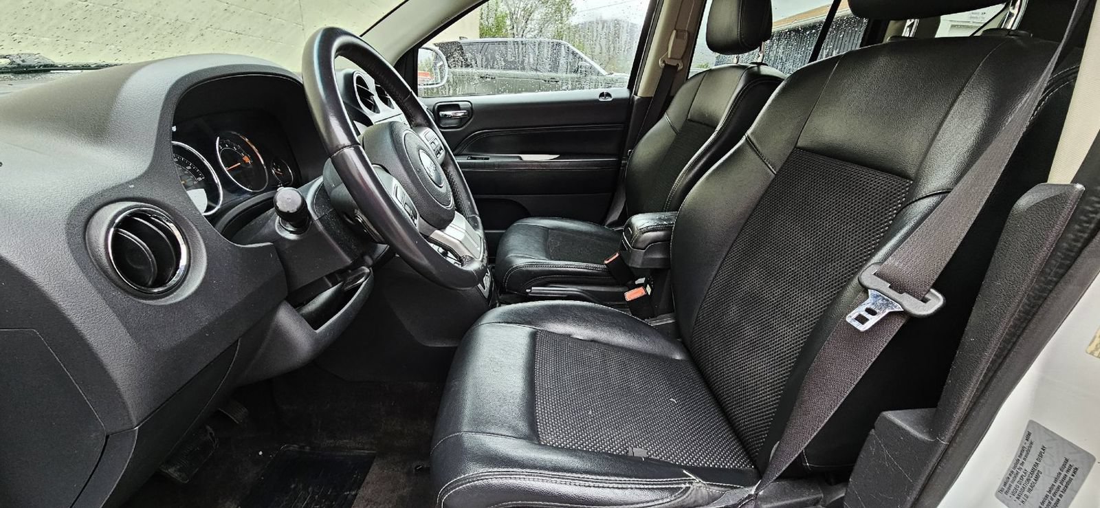 Used 2017 Jeep Compass Latitude FWD image 9