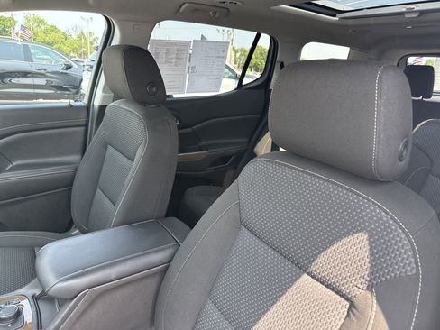 Certified 2022 GMC Acadia SLE w/ Driver Convenience Package image 11