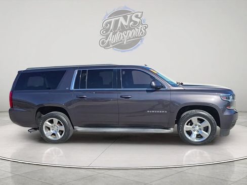 Used 2016 Chevrolet Suburban LT w/ Luxury Package AWD/4WD image 4