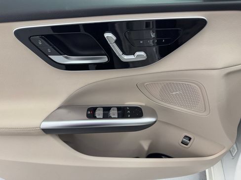 Used 2022 Mercedes-Benz C 300 Sedan image 11