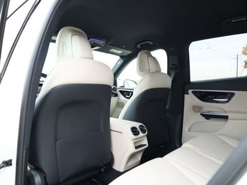 Certified 2025 Mercedes-Benz GLC 300 image 27