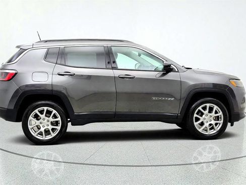 Used 2022 Jeep Compass Latitude AWD/4WD image 4