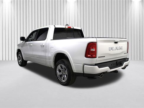 New 2026 RAM 1500 4x4 Crew Cab image 5