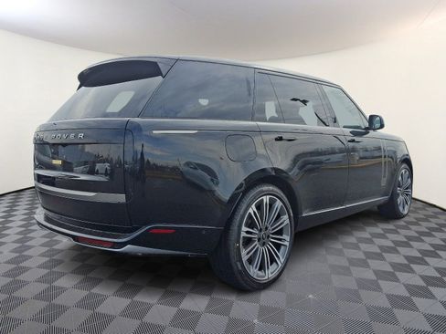 New 2025 Land Rover Range Rover Long Wheelbase SE image 4