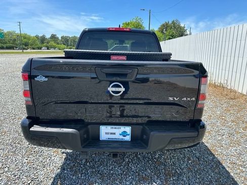 Used 2022 Nissan Frontier SV AWD/4WD image 4