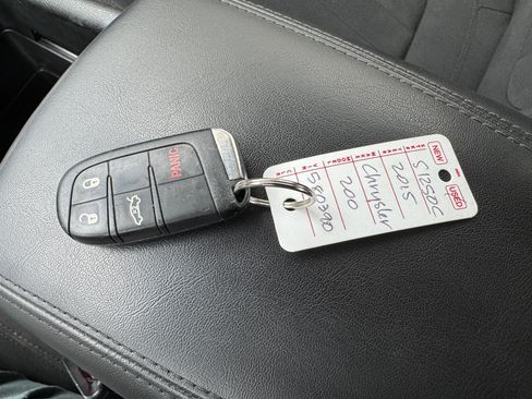 Used 2015 Chrysler 200 Limited image 21