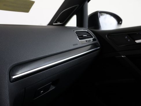 Used 2016 Volkswagen Golf R 4-Door image 8