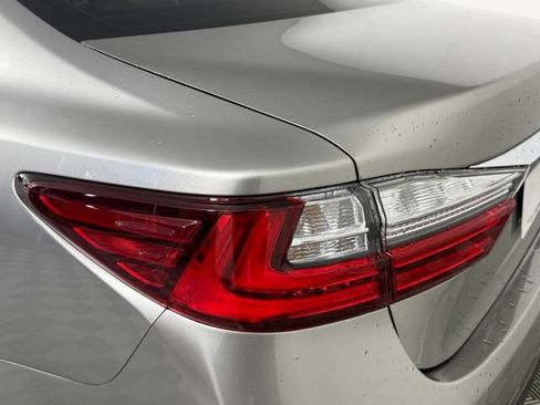 Used 2018 Lexus ES 350 w/ Luxury Package w/Wood Trim FWD image 13