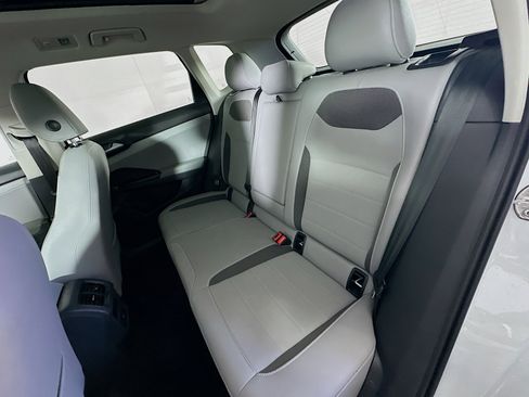 Used 2024 Volkswagen Taos SE image 27