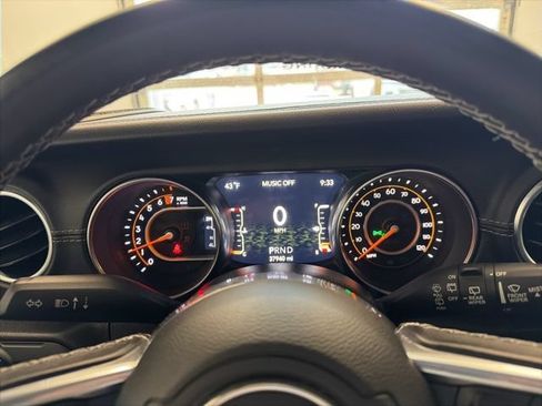 Used 2021 Jeep Wrangler Unlimited Sahara w/ Uconnect 4C Nav & Sound Group AWD/4WD image 30