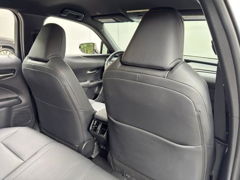 Used 2022 Lexus UX 200 w/ Accessory Package (Z2) FWD image 34