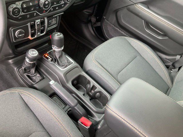 Used 2025 Jeep Wrangler Unlimited Sahara w/ Safety Group AWD/4WD image 13