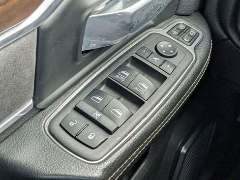 Used 2024 RAM 2500 Laramie AWD/4WD image 22