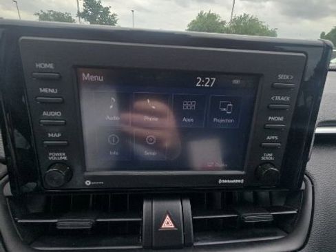 Used 2022 Toyota RAV4 XLE w/ Convenience Package FWD image 10