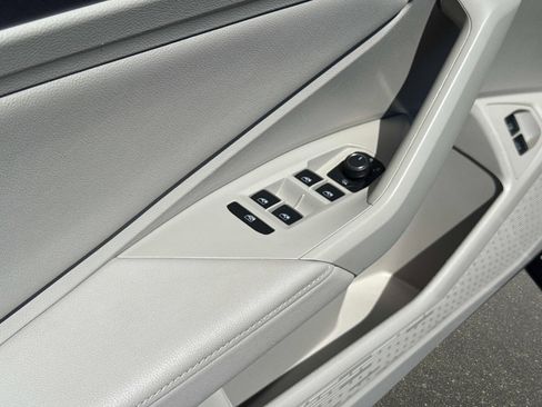 Used 2023 Volkswagen Jetta SE FWD image 19